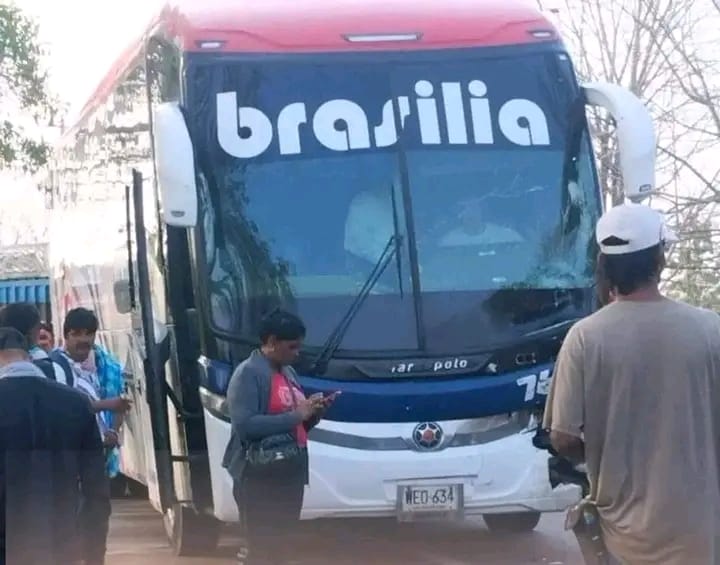 Accidente entre un bus de Expreso Brasilia y un motociclista deja un ...